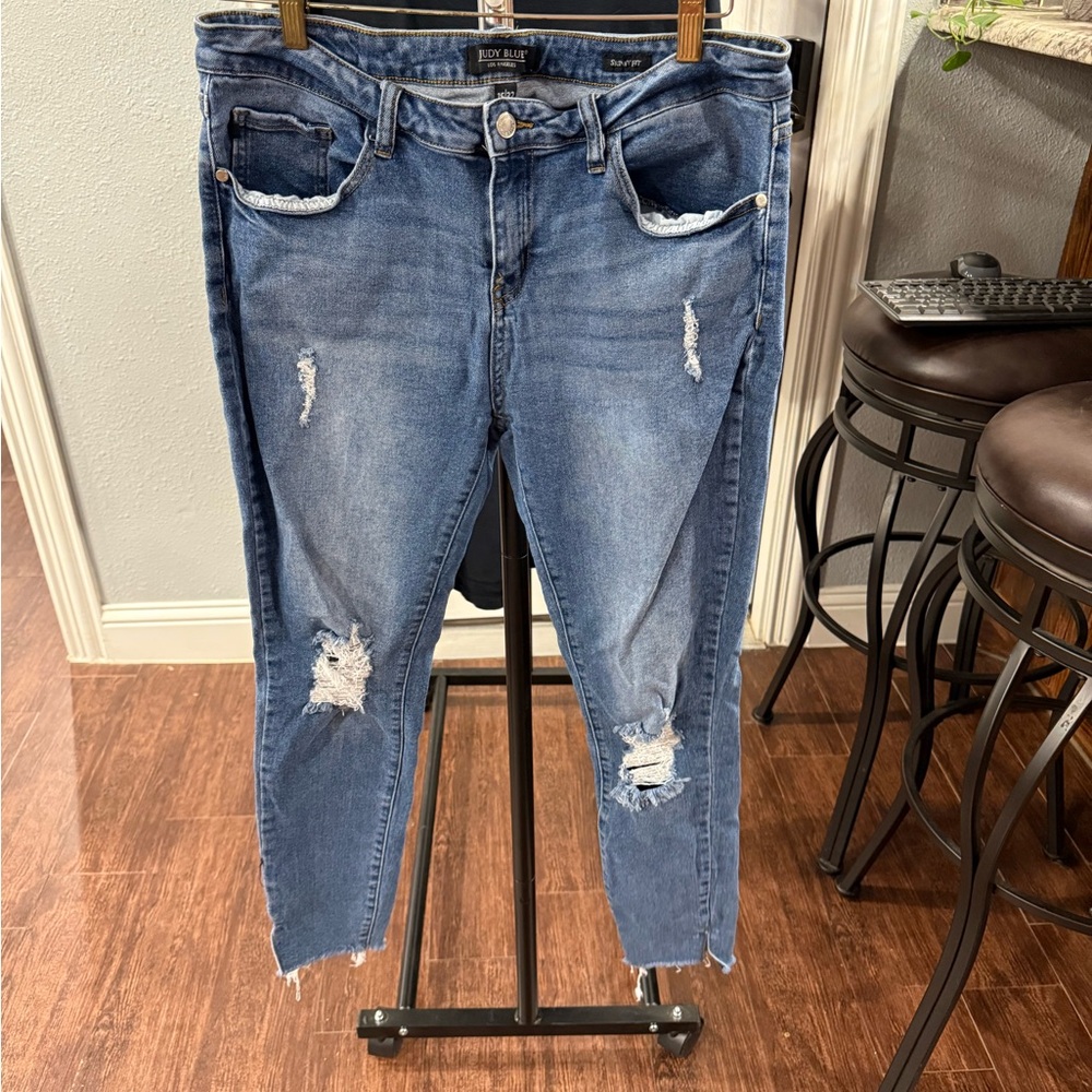 Judy Blue - Women 15/32 - Skinny Fit Jeans - Distressed - Raw Hem